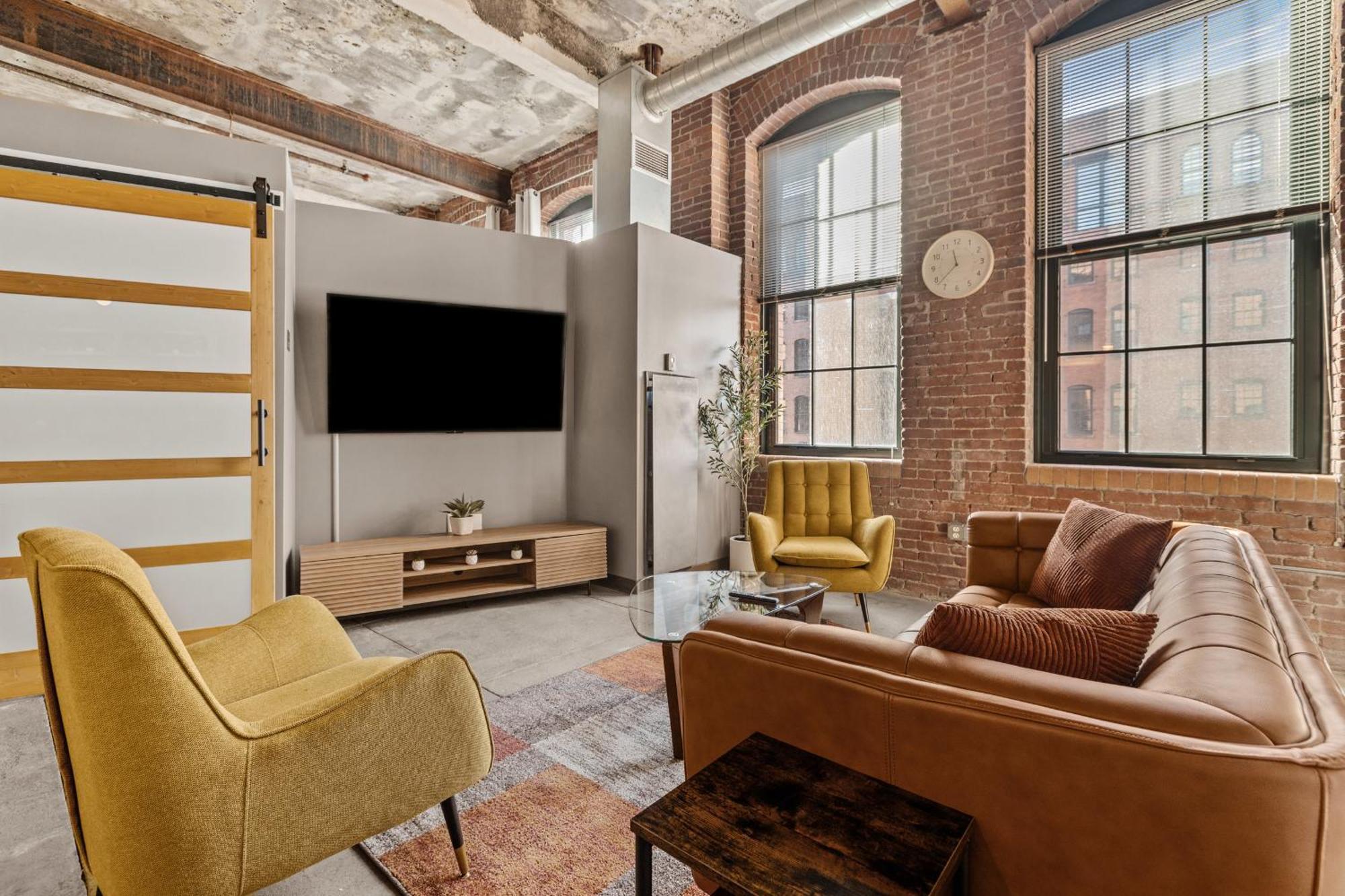 Luxury Industrial 2 Bedroom 2 Full Bath Strip District & Riverwalk Apartamento *