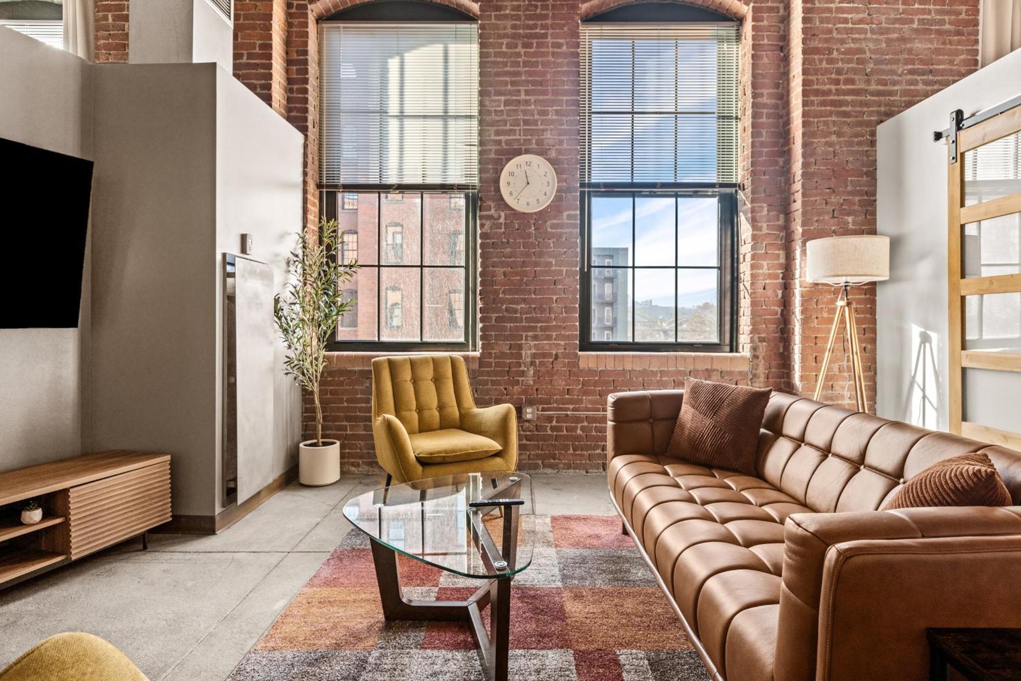 Apartamento Luxury Industrial 2 Bedroom 2 Full Bath Strip District & Riverwalk *