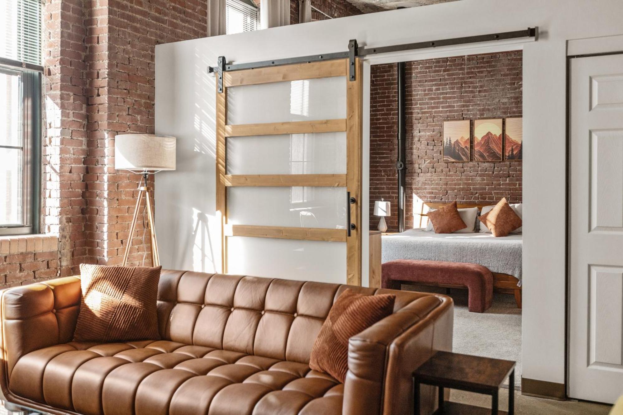 Apartment Luxury Industrial 2 Bedroom 2 Full Bath Strip District & Riverwalk Pittsburgh