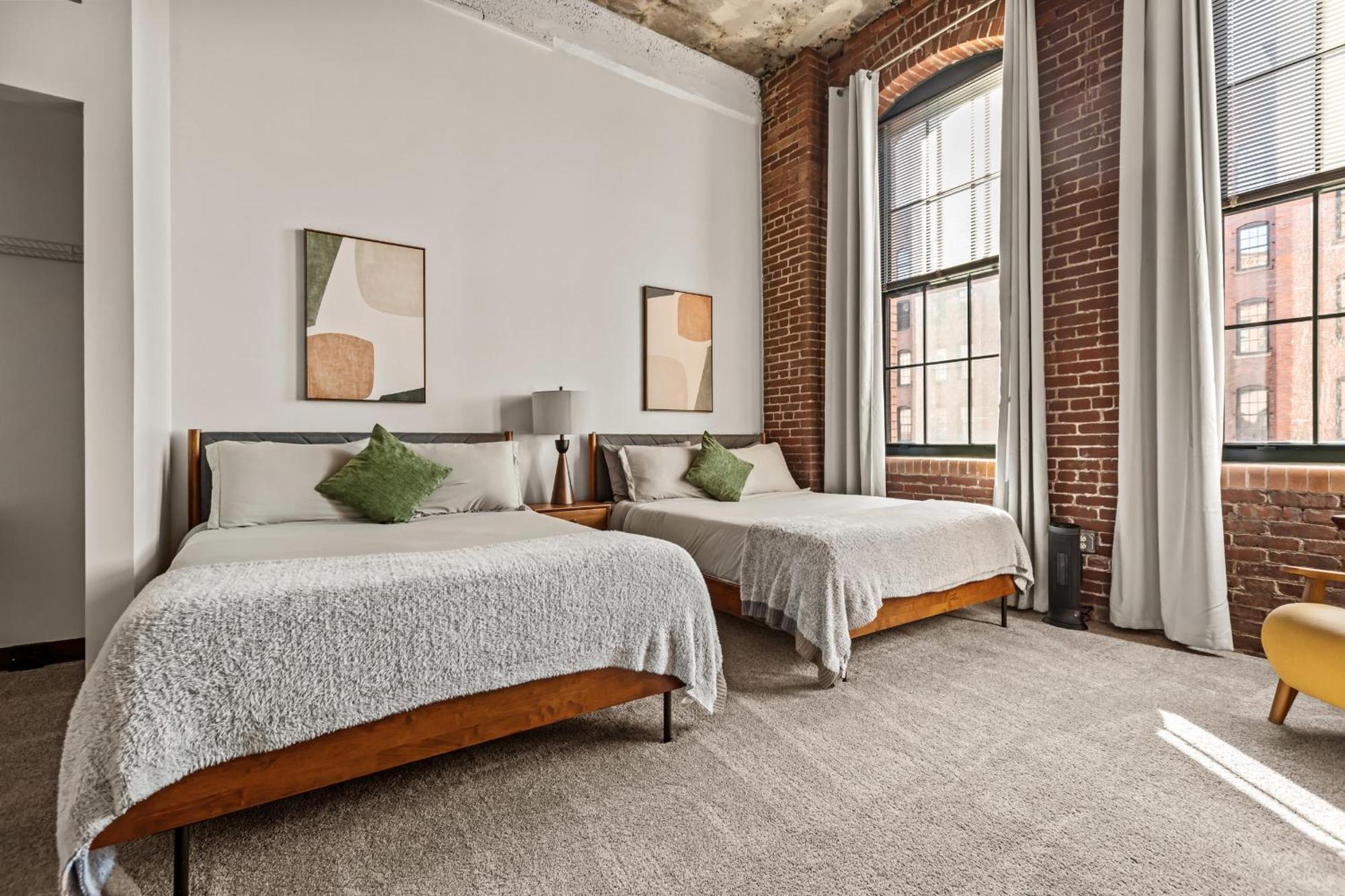 Apartment Luxury Industrial 2 Bedroom 2 Full Bath Strip District & Riverwalk