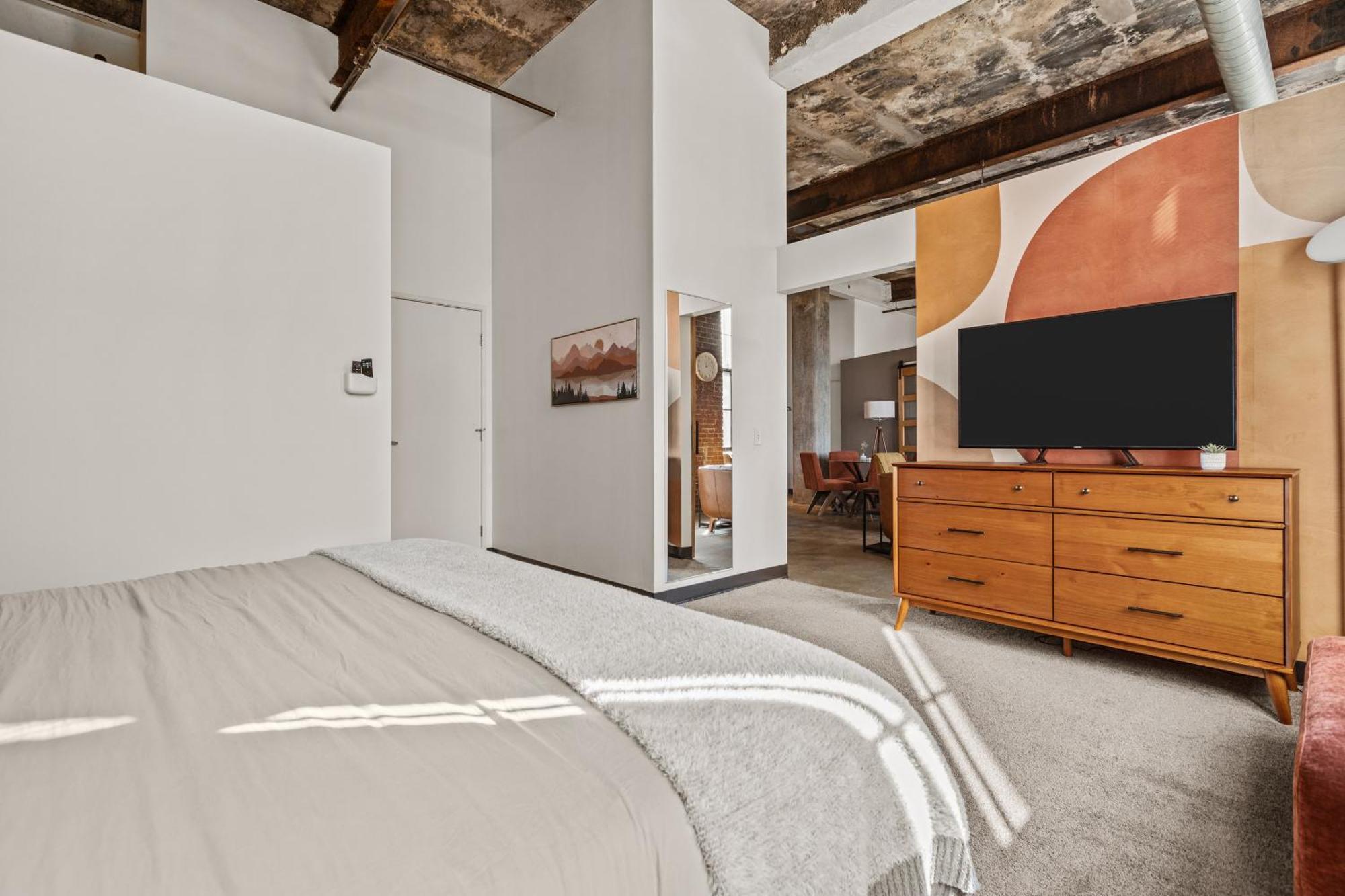Luxury Industrial 2 Bedroom 2 Full Bath Strip District & Riverwalk Pittsburgh