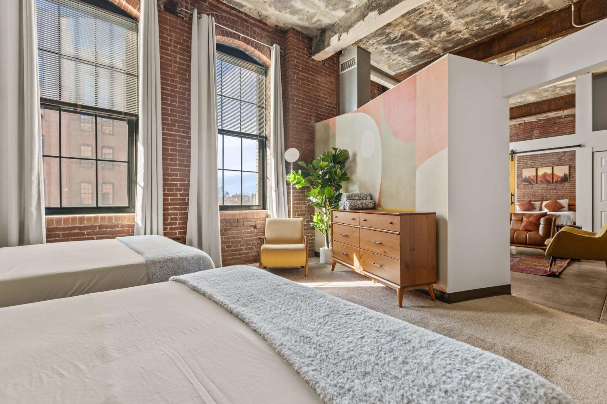Luxury Industrial 2 Bedroom 2 Full Bath Strip District & Riverwalk *