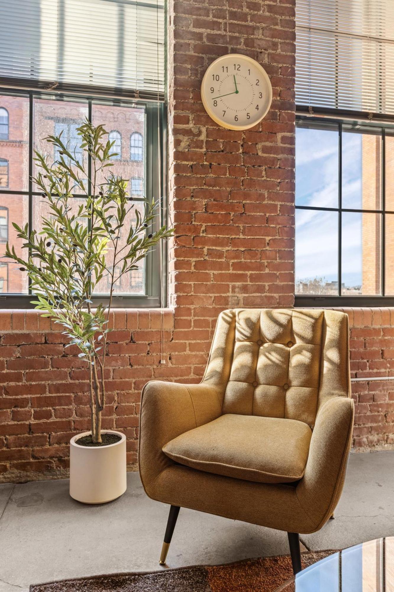 Apartment Luxury Industrial 2 Bedroom 2 Full Bath Strip District & Riverwalk *