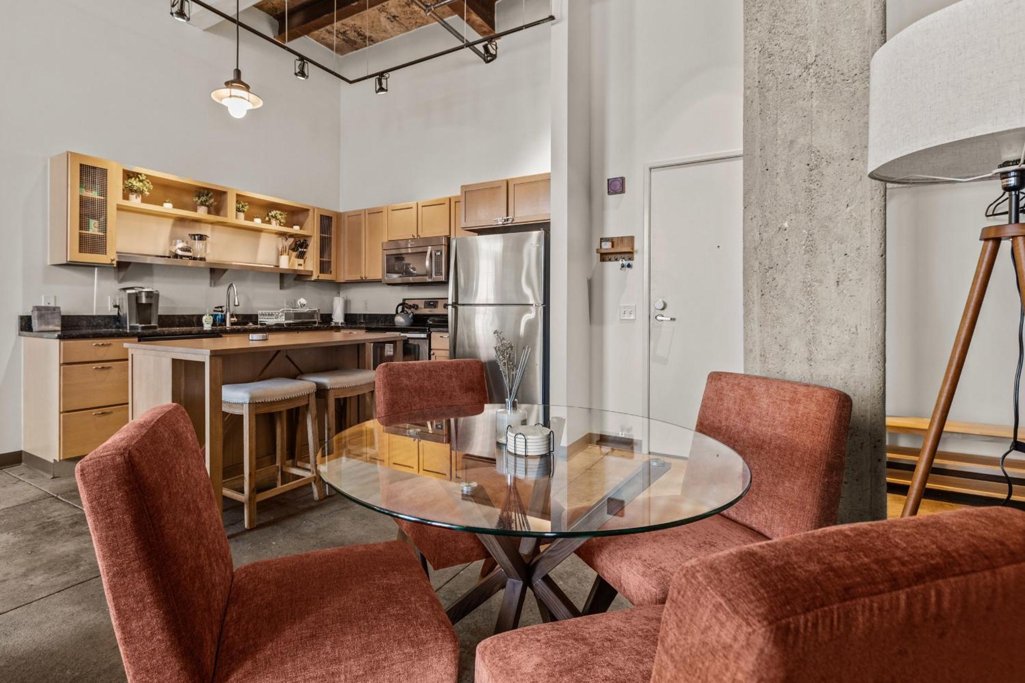 Luxury Industrial 2 Bedroom 2 Full Bath Strip District & Riverwalk *
