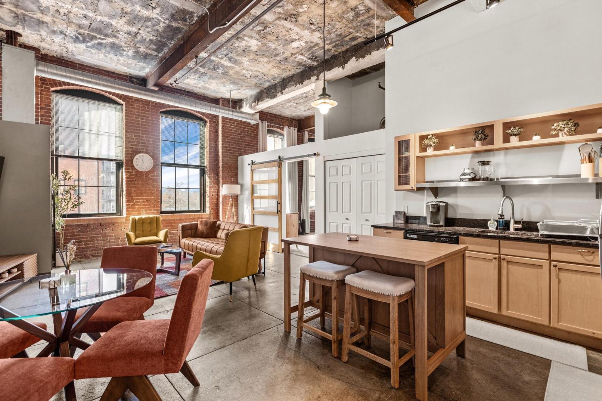 Luxury Industrial 2 Bedroom 2 Full Bath Strip District & Riverwalk Pittsburgh